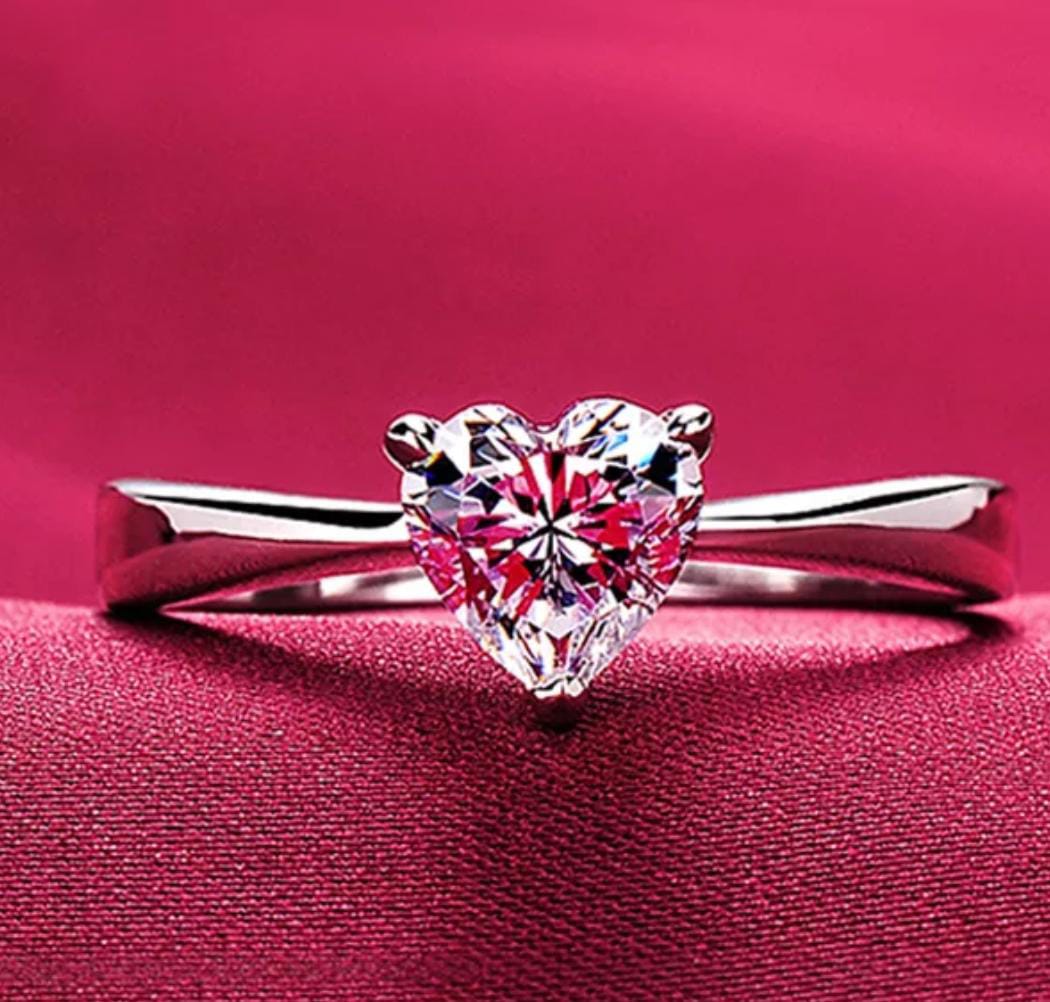 💍 Anillo de Plata con Zirconia en Forma de Corazón ❤️