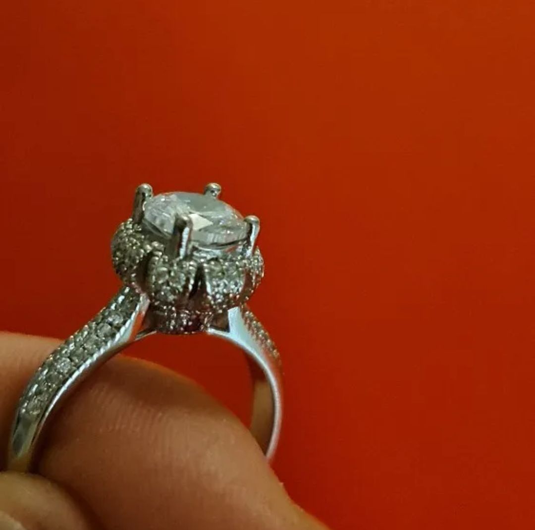 ✨ Anillo de Plata 925 con Zirconia Central y Halo Brillante 💍