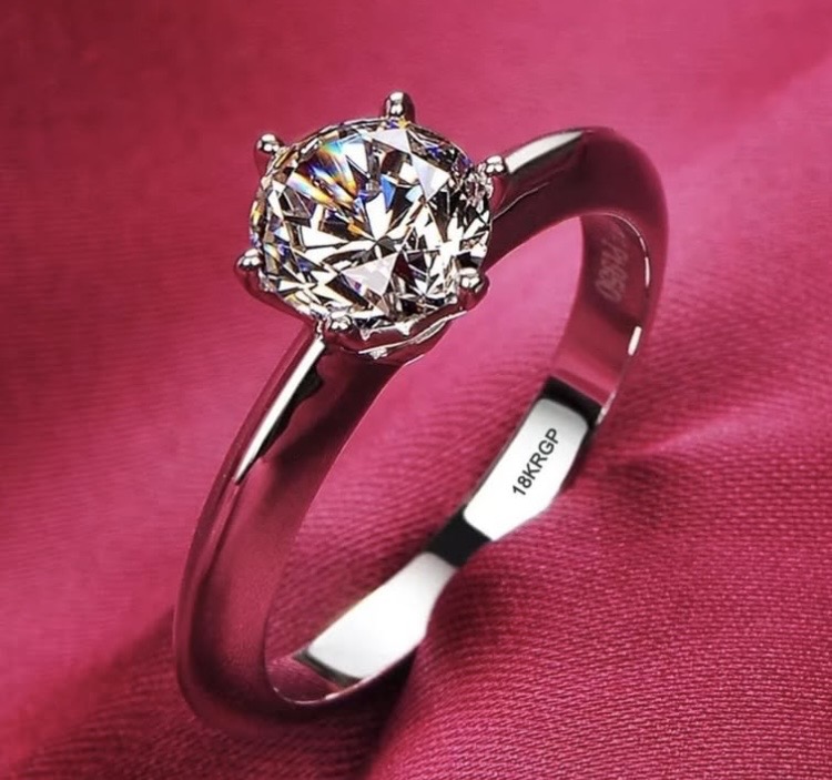 💍 Anillo Solitario Elegante Bañado en Oro Blanco (18K RGP)