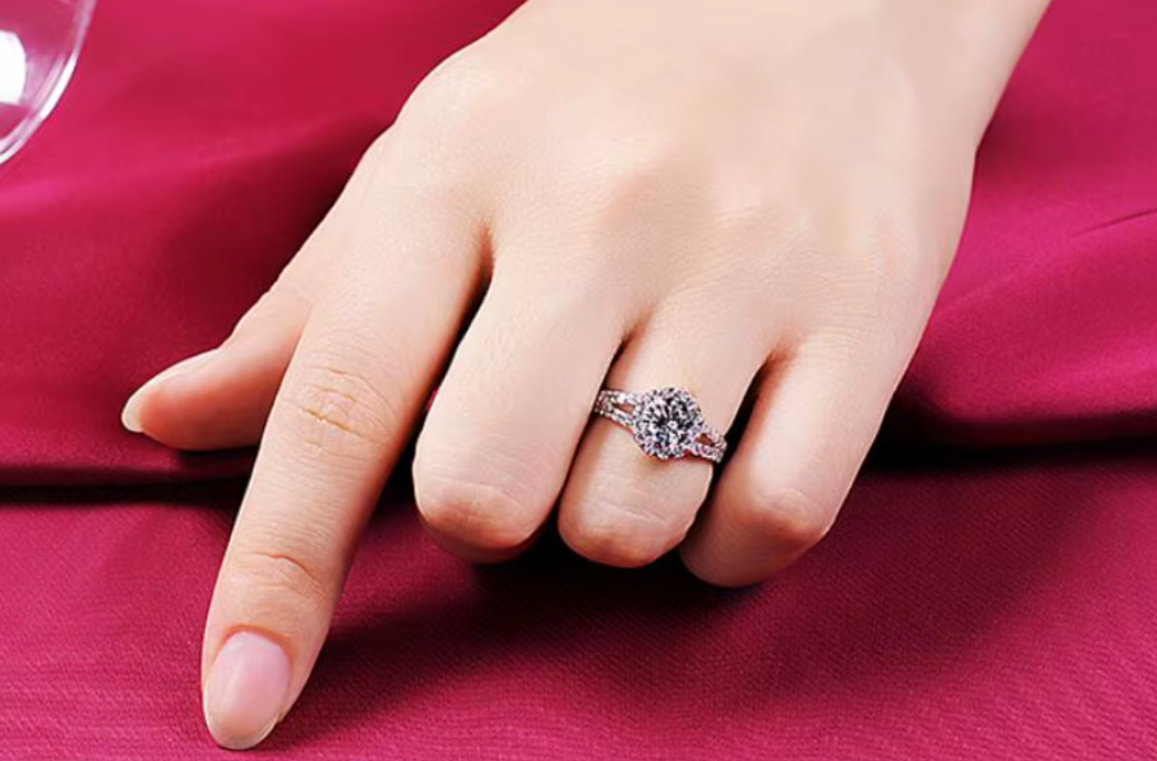 💍 Anillo de Plata con Zirconia Brillante – Elegancia que Enamora