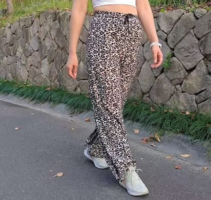 Pantalón Estampado Animal Print (Leopardo) – Corte Recto, Cintura con Cordón