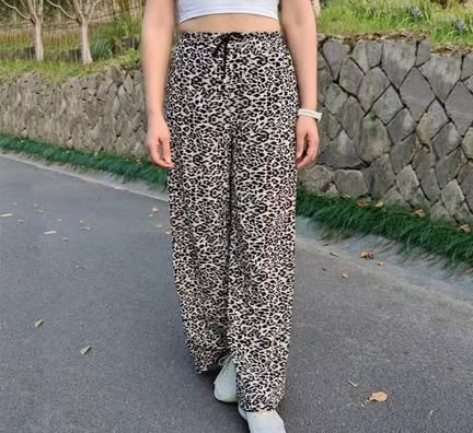Pantalón Estampado Animal Print (Leopardo) – Corte Recto, Cintura con Cordón