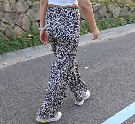 Pantalón Estampado Animal Print (Leopardo) – Corte Recto, Cintura con Cordón